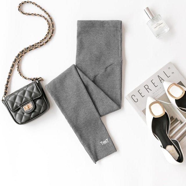 "High-quality big size leggings for maternity, adjustable and designed for expecting mothers